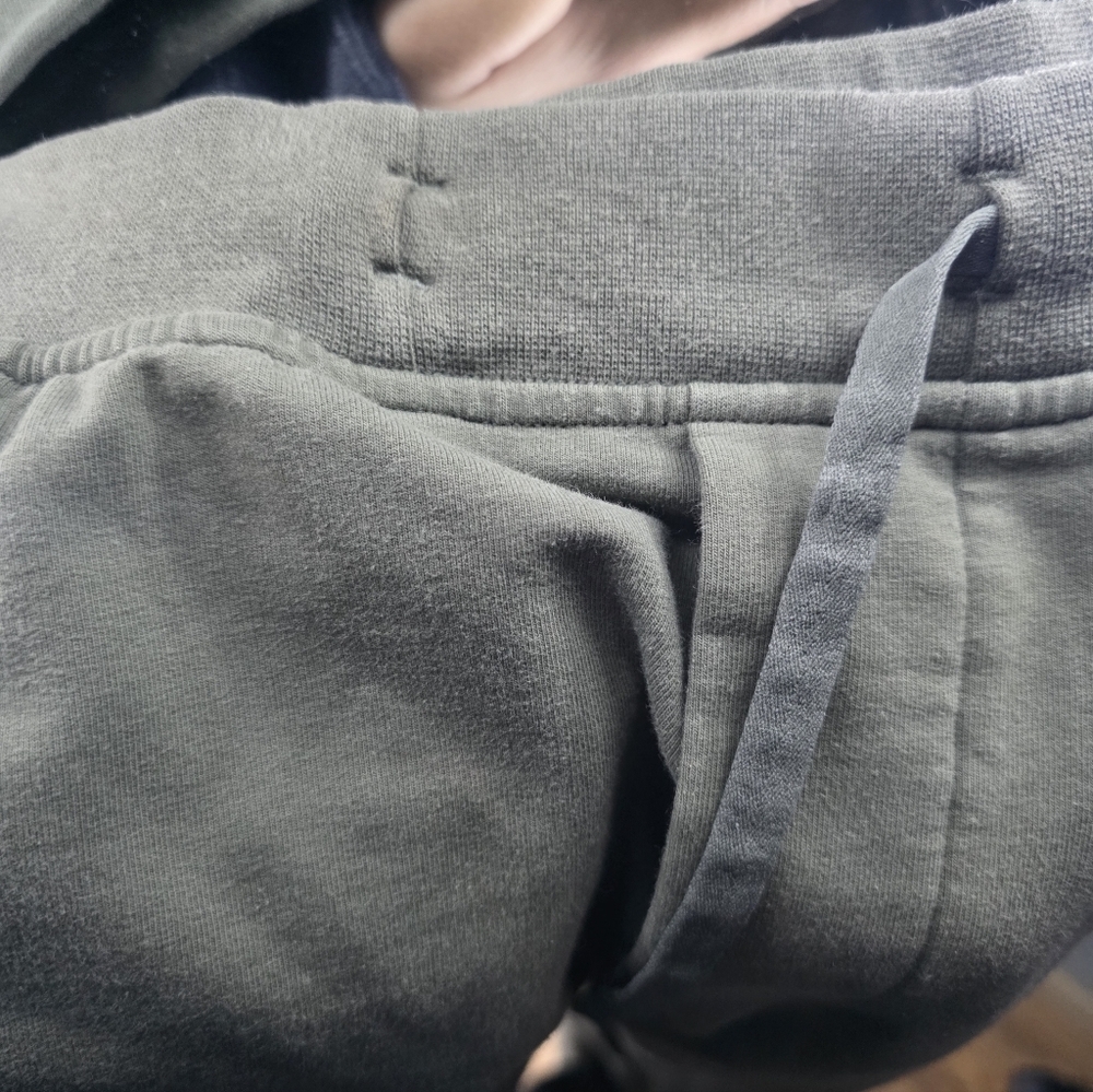 lululemon athletica Men's Olive-Style Drawstring Joggers - Picture 12 of 12